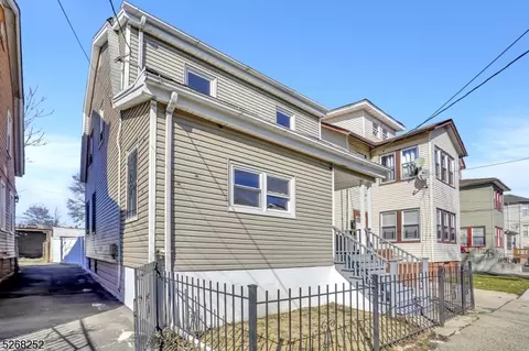 89 Willoughby St, Newark, NJ 07112