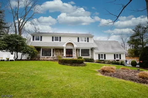 676 High Mountain Rd, Franklin Lakes, NJ 07417