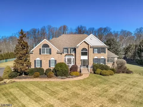 17 Primrose Ln, Bernards, NJ 07920