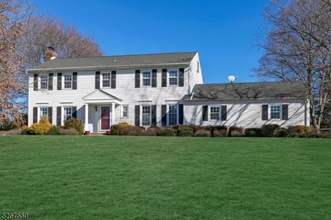 12 Tuxford Ter, Bernards, NJ 07920