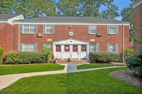 28 Colfax Mnr #C, Roselle Park, NJ 07204