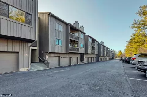 279 Redwood Ct #279, Ramsey, NJ 07446