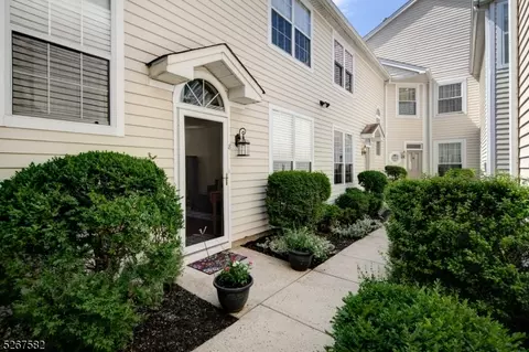 8 Mallard Ln, Bedminster, NJ 07921