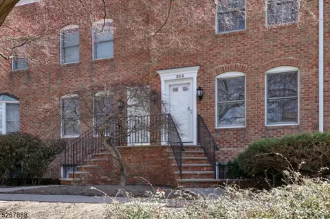 30 Elm St #30D, Summit, NJ 07901
