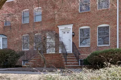 30 Elm St #30D, Summit, NJ 07901