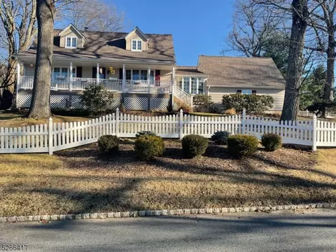 6 Center Rd, Randolph, NJ 07869