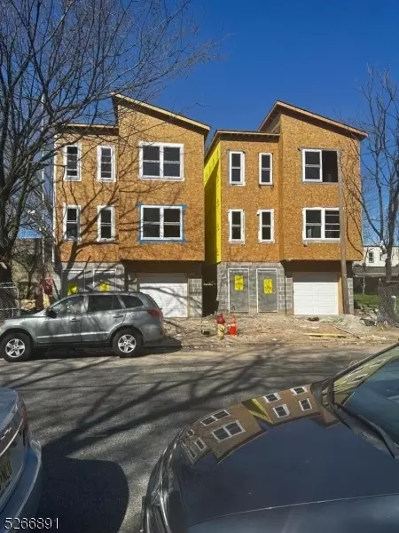 823 S 18th St, Newark, NJ 07108