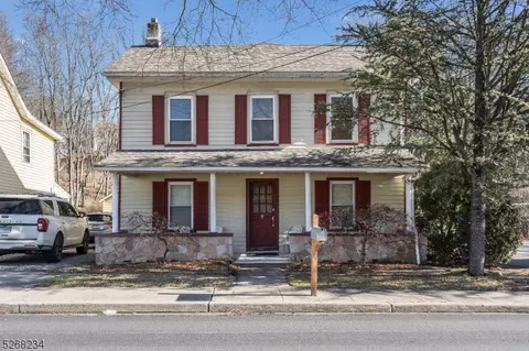 617 S Main St, Stewartsville, NJ 08886