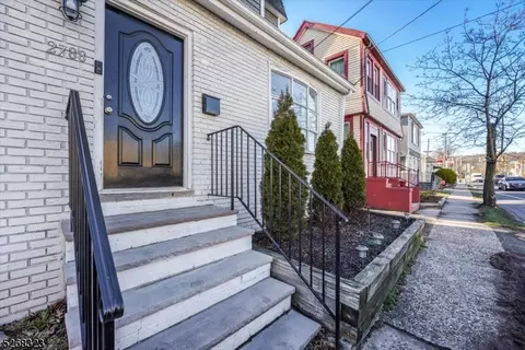 2788 Vauxhall Rd, Union, NJ 07083