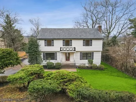 22 Fairview Ter, Maplewood, NJ 07040