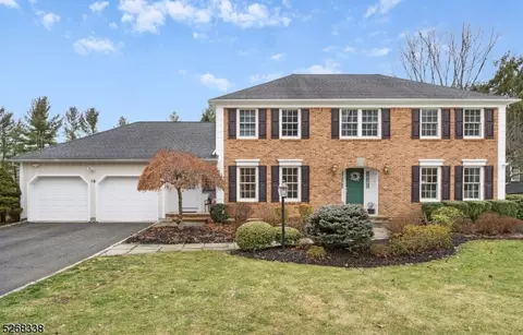 15 Langford Dr, Mendham Twp, NJ 07945