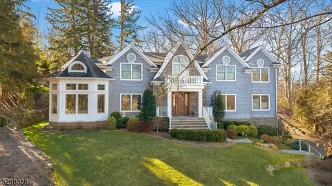 36 Holly Dr, Millburn Twp, NJ 07078