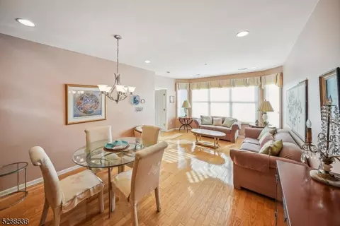 4206 Pointe Gate Dr #4206, Livingston, NJ 07039