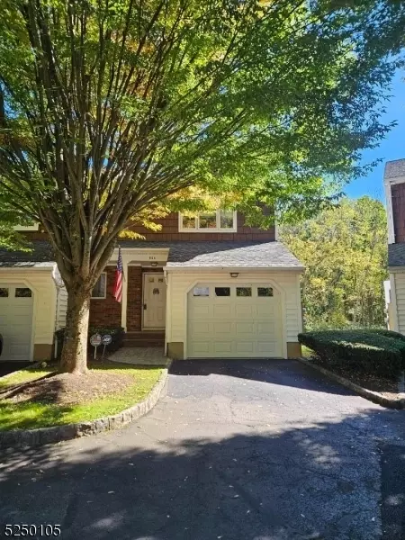 594 Mountain Ave, Gillette, NJ 07933