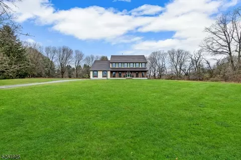 7 Bellis Ct, Raritan Twp, NJ 08551