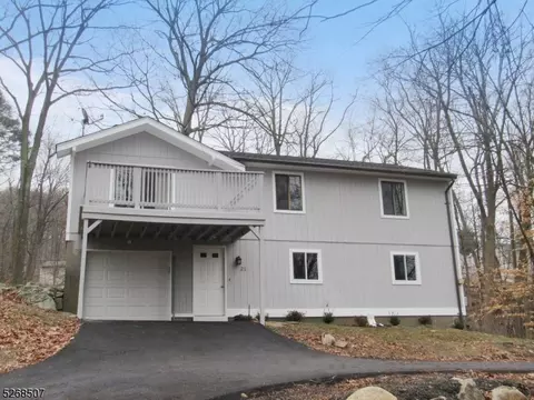 21 Upper Notch Rd, Sussex, NJ 07461