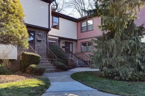 69 Highview Dr, Woodbridge, NJ 07095