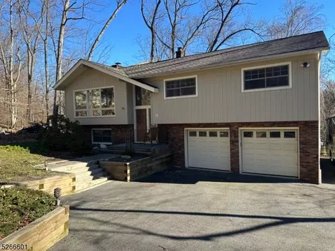 12 Glenwood Dr, Montville, NJ 07045