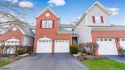 20 Surrey Ln, Flemington, NJ 08822