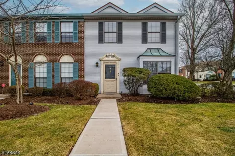 1 Kirby Ln, Franklin Park, NJ 08823