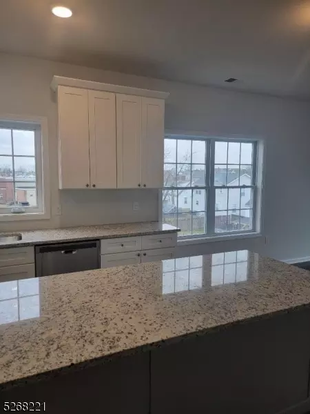 26 Noe St #2, Carteret, NJ 07008