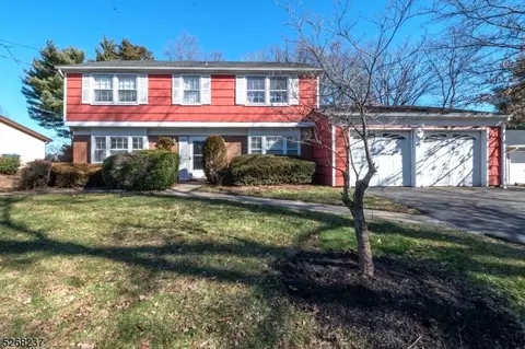 7 Freeman Rd, East Franklin, NJ 08873
