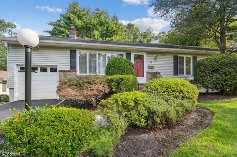 8 Macopin Dr, Livingston, NJ 07039