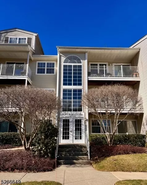 60 Brookside Ln, Mount Arlington, NJ 07856