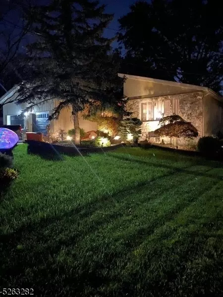 15 Riverside Dr, Clark, NJ 07066