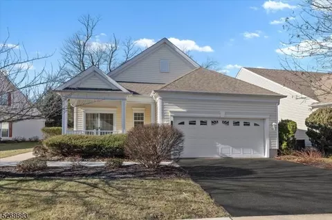 134 Stone Manor Dr, East Franklin, NJ 08873