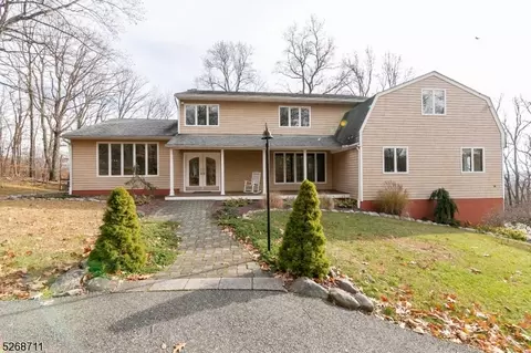 5 Beechwood Ln, Blairstown Twp, NJ 07825