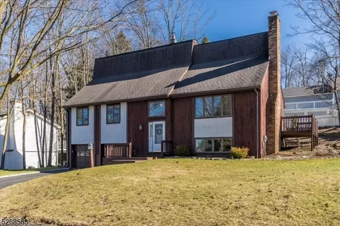 51 Valley View Trl, Sparta, NJ 07871