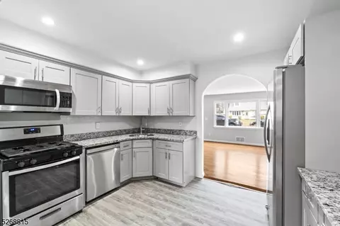 53 Sturgis Rd, Edison, NJ 08817