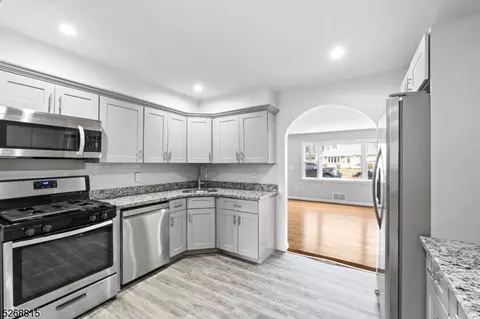 53 Sturgis Rd, Edison, NJ 08817