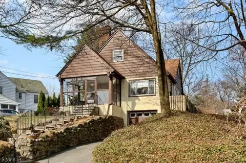 27 Oak Knoll Rd, Glen Rock, NJ 07452