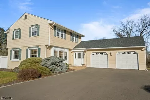 6 Hadlar Dr, Lebanon, NJ 08833