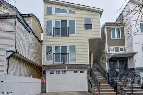 832 S 19th St, Newark, NJ 07108