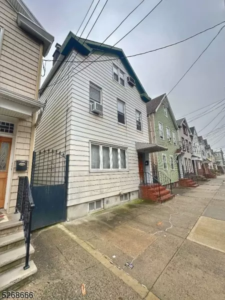 23 Marne St, Newark, NJ 07105