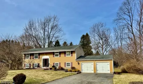 6 Rolling Ridge Dr, Washington Twp, NJ 07853