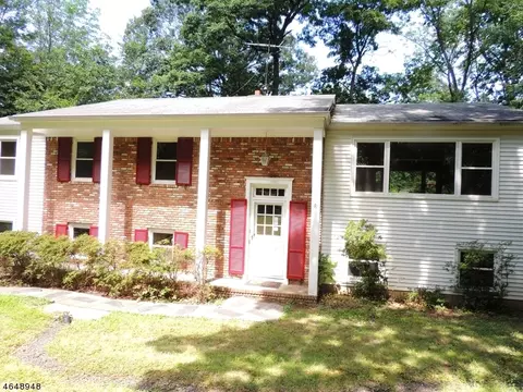 19 Hunters Trl, Warren, NJ 07059