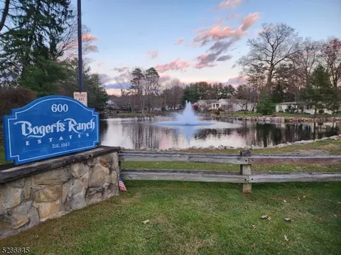600 19 Pulis Ave #19, Mahwah, NJ 07430