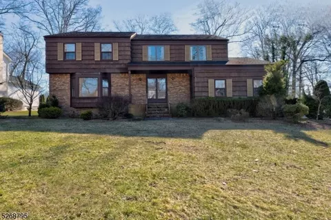 40 Yellow Brick Rd, Wayne, NJ 07470