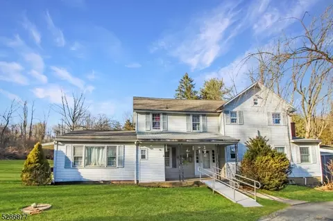 229 Buckhorn Dr, Belvidere, NJ 07823