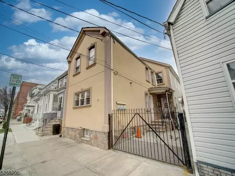 27 Catherine St, Elizabeth, NJ 07201
