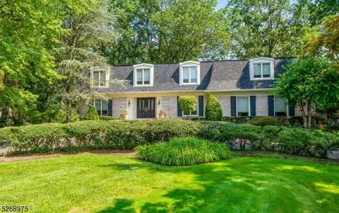 7 Liberty Bell Ct, East Brunswick, NJ 08816