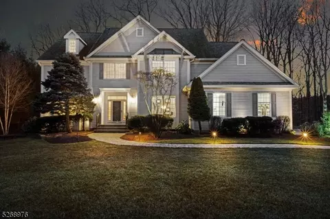 6 Beacon Crest Dr, Bernards, NJ 07920