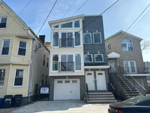 207 4th St, Newark, NJ 07107