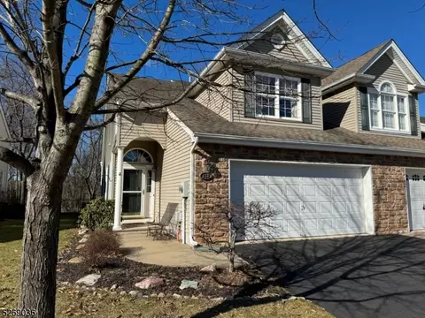 151 Saratoga Ct, Somerset, NJ 08873