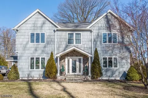 24 Dogwood Ln, Boonton, NJ 07005