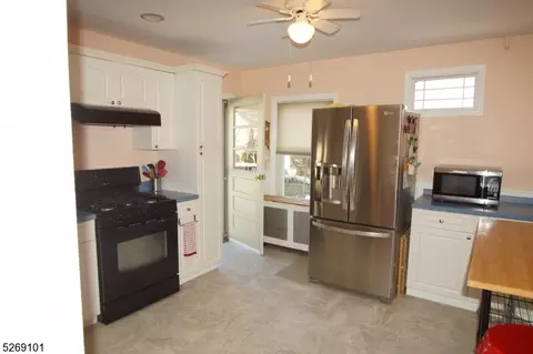7 Gray St, West Caldwell, NJ 07006